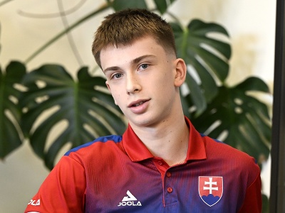 Na snímke slovenský stolnotenisový reprezentant Samuel Arpáš počas tlačovej konferencie Slovenského stolnotenisového zväzu k Majstrovstvám sveta družstiev a k organizovaniu turnaja WTT Feeder Senec 2026