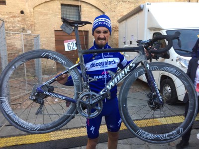 Francúz Julian Alaphilippe sa stal víťazom sobotňajšej cyklistickej klasiky Strade Bianche