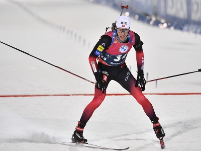 Nórsky biatlonista Sturla Holm Laegreid víťazí vo vytrvalostných pretekoch