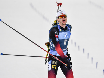 Nórsky biatlonista Sturla Holm Lägreid sa raduje z víťazstva 