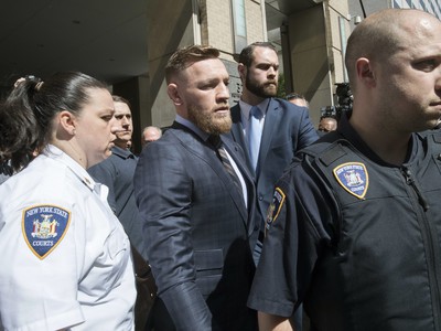 Conor McGregor sa postavil pred súd