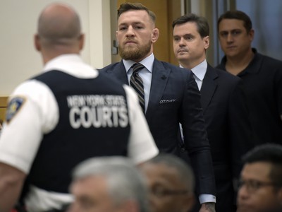 Conor McGregor sa postavil pred súd