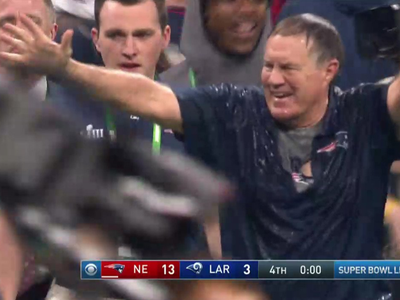 Tréner New England Patriots Bill Belichik sa teší z víťazstva.