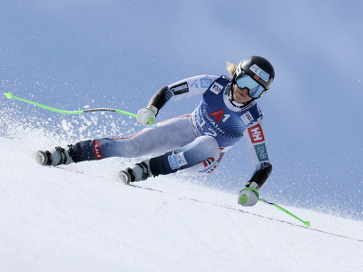 Na snímke nórska lyžiarka Kajsa Vickhoff Lieová na trati počas super-G na finálovom podujatí Svetového pohára v rakúskom Saalbachu