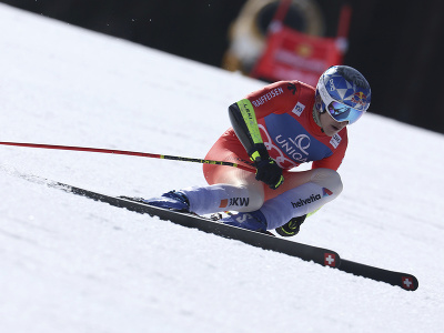 Švajčiarsky lyžiar Marco Odermatt získal malý glóbus za super-G