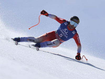Na snímke švajčiarsky lyžiar Arnaud Boisset na trati počas finálového super-G alpského Svetového pohára v rakúskom Saalbachu
