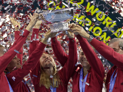 Švajčiarske oslavy s víťaznou trofejou