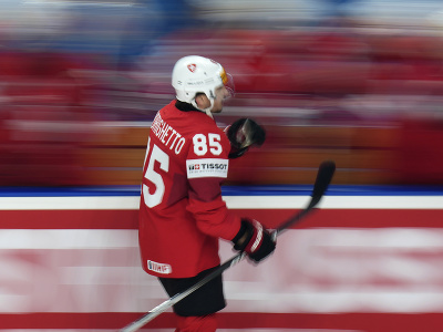 Švajčiarsky hokejista Sven Andrighetto sa teší z gólu v zápase základnej A-skupiny  Švajčiarsko - Nórsko na 87. majstrovstvách sveta v ľadovom hokeji v Prahe