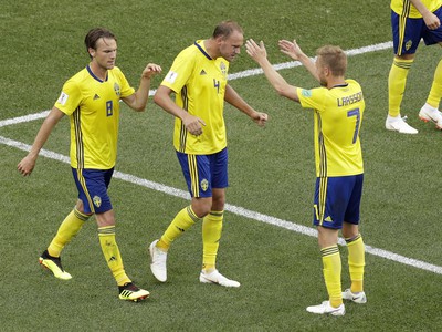 Radosť švédskych futbalistov po góle Granqvista