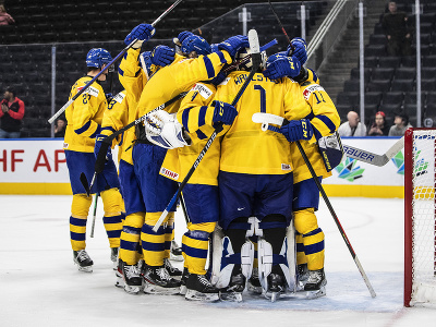 Švédski hokejisti oslavujú postup do semifinále