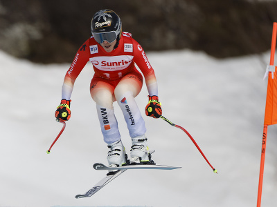 Lara Gutová-Behramiová na trati zjazdu Svetového pohára v Crans Montane