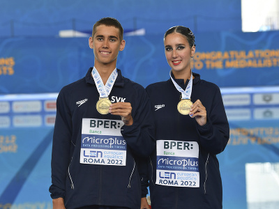 Slovenskí reprezentanti v synchronizovanom plávaní súrodenci Jozef a Silvia Solymosyovci získali na ME v Ríme bronzovú medailu aj v technických miešaných pároch