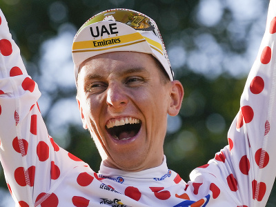 Tadej Pogačar v bodkovanom drese pre najlepšieho vrchára Tour de France