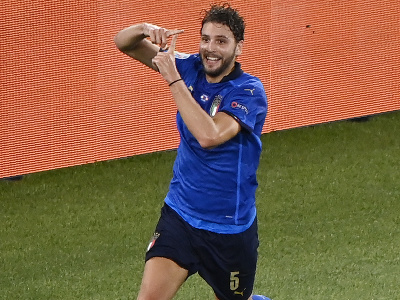 Manuel Locatelli oslavuje svoj úvodný gól