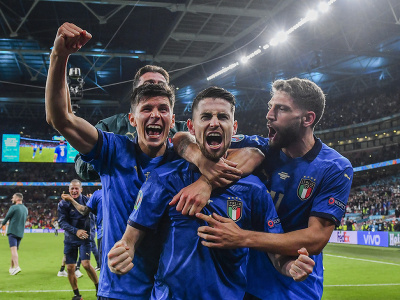 Taliani oslavujú postup do finále 