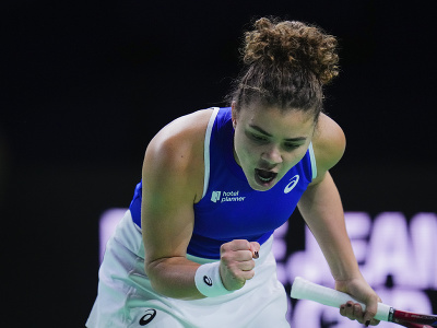 Talianska tenistka Jasmine Paoliniová v druhom finálovom súboji Pohára Billie Jean Kingovej