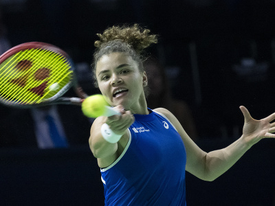 Talianska tenistka Jasmine Paoliniová v druhom finálovom súboji Pohára Billie Jean Kingovej