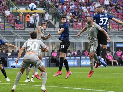 Milan Škriniar (37) dáva úvodný gól Interu
