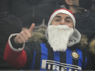 Milánsky Santa Claus v hľadisku