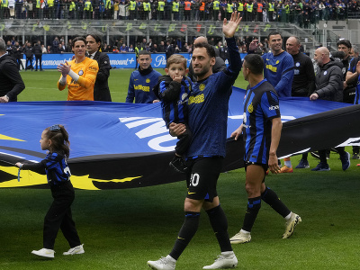 Oslavujúci futbalisti milánskeho Interu