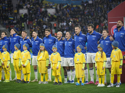 Talianski hráči spievajú národnú hymnu pred súbojom s Ukrajinou
