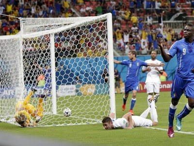 Mario Balotelli oslavuje strelený gól