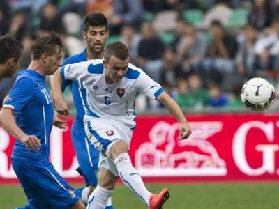 Striedajúci Stanislav Lobotka strieľa jediný gól slovenských mladíkov v Taliansku