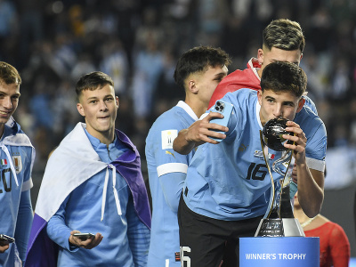Hráči Uruguaju si užívajú víťazstvo