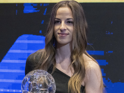 Na snímke Tamara Morávková, ktorá si odniesla  cenu fanúšika na vyhlásení výsledkov galavečera Futbalista roka 2023,  tradičnej ankety Slovenského futbalového zväzu