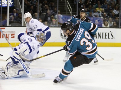 Logan Couture skóruje proti Tampe Bay