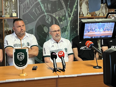 Na snímke zľava nový tréner Tatrana Prešov Pavol Jano a generálny manažér Marián Magdoško