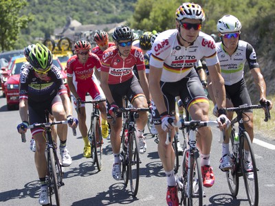 Cyklisti počas 12. etapy Tour de France