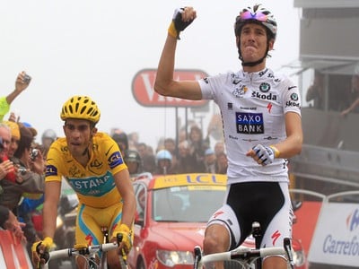 Andy Schleck ako prvý a Contador prichádza do cieľa druhý