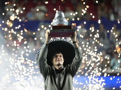 Flavio Cobolli oslavuje triumf