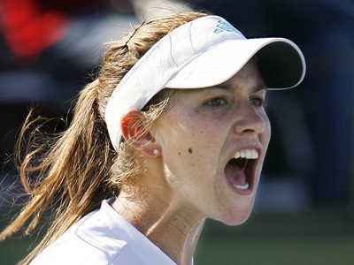 Americká tenistka Ashley Harkleroad už má svoje kariérne maximum za sebou, no pri hre je radosť na ňu pozerať.