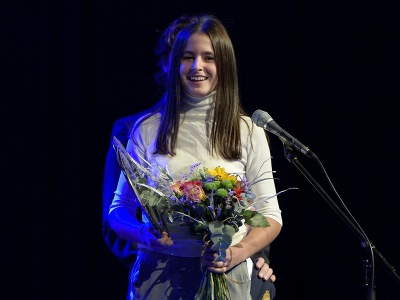Na snímke tenistka Mia Pohánková si preberá cenu Tenista roka 2022 v kategórii Talent do 15 rokov počas slávnostného udeľovania cien Tenista roka 2022