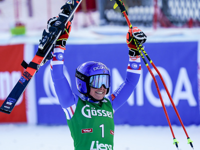 Tessa Worleyová oslavuje víťazstvo v obrovskom slalome v rakúskom Lienzi