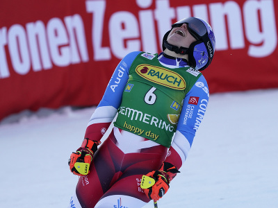 Sklamaná Tessa Worleyová v cieli obrovského slalomu