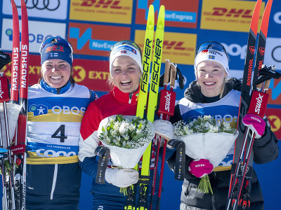 Nórska bežkyňa na lyžiach Therese Johaugová suverénnym spôsobom triumfovala v sobotných pretekoch Svetového pohára na 30 km klasicky s hromadným štartom v Osle