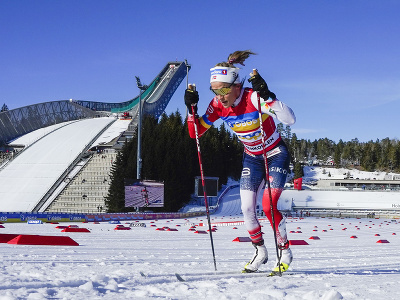 Nórska bežkyňa na lyžiach Therese Johaugová suverénnym spôsobom triumfovala v sobotných pretekoch Svetového pohára na 30 km klasicky s hromadným štartom v Osle