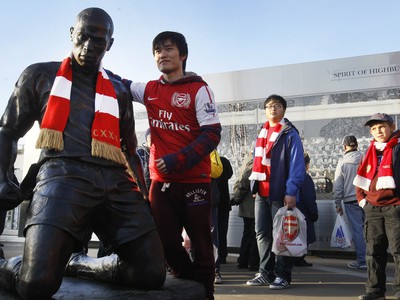 Socha Thierryho Henryho pred
