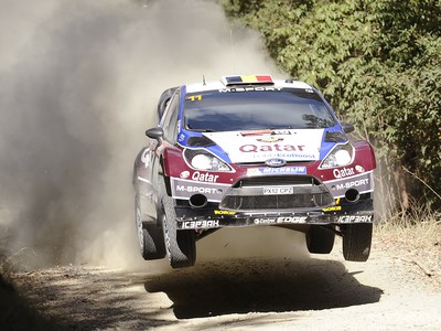Thierry Neuville na automobile