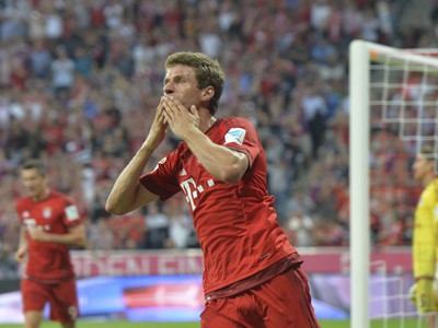 Thomas Müller oslavuje tretí gól Bayernu