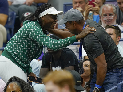 Americký golfista Tiger Woods prišiel podporiť krajanku Serenu Williamsovú