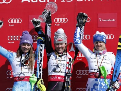 Tri najlepšie slalomárky sezóny 2012/13: Tina Mazeová, Mikaela Shiffrinová a Veronika Velez-Zuzulová