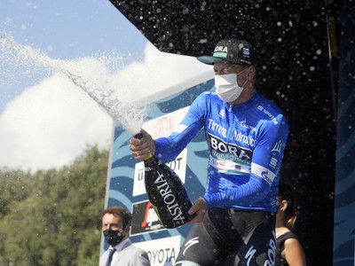 Pascal Ackermann sa raduje z víťazstva v prvej etape Tirreno-Adriatico
