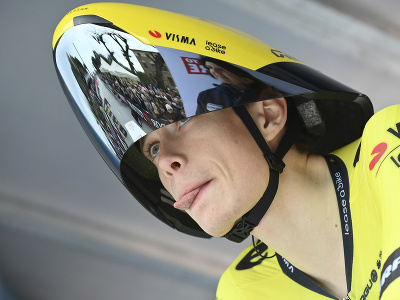 Jonas Vingegaard počas časovky na Tirreno-Adriatico v novej futuristickej helme