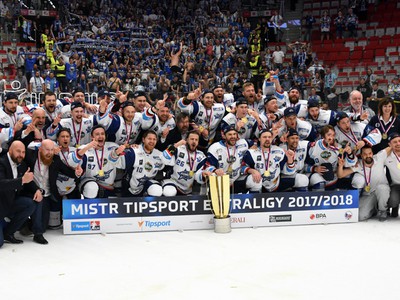 Hokejisti Komety Brno obhájili titul v českej extralige.
