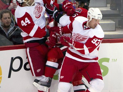 Todd Bertuzzi (44)  Johan Franzen (93) a Sergei Gonchar