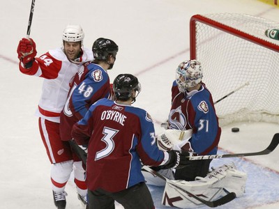 Bertuzzi oslavuje gól v Budajovej sieti